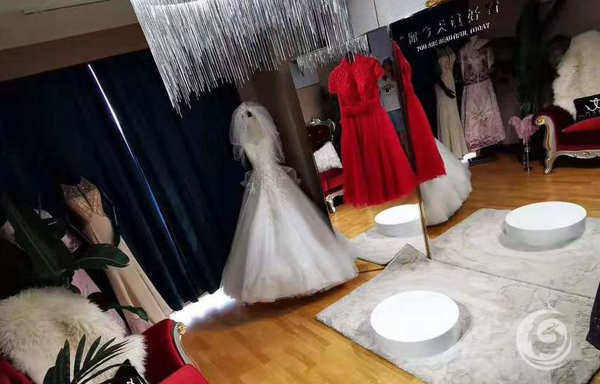 造梦师原创婚纱礼服臻藏店