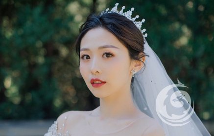 明星造型师婚礼跟妆+3套造型+4位亲友妆