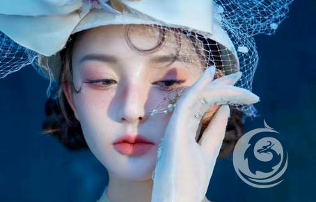 英子