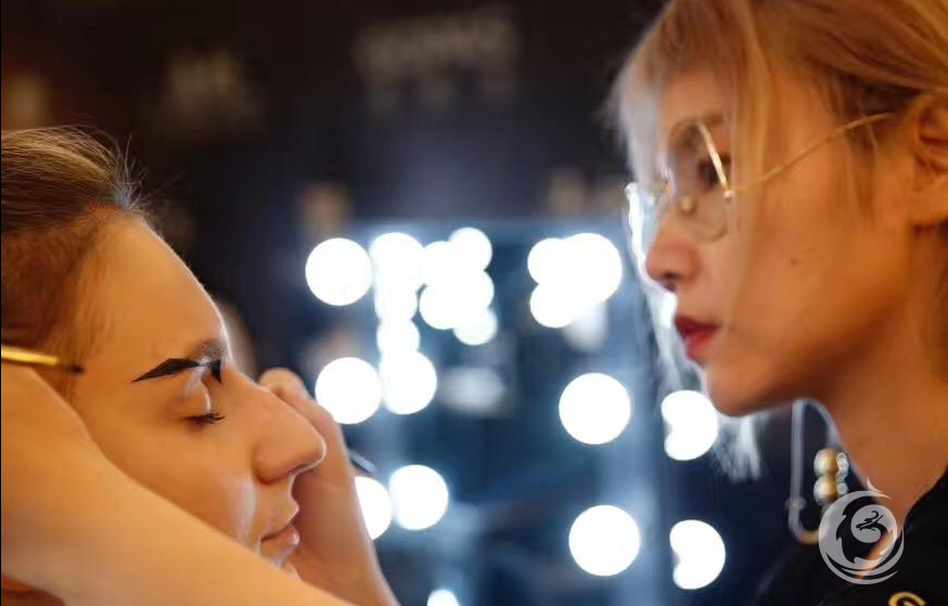 轩MAKEUP